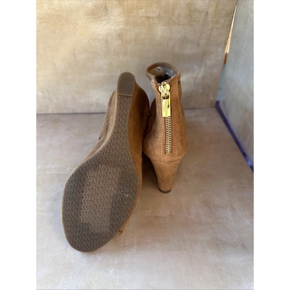 Michael Kors Uma Brown Wedge Suede Boots Size 5 Zip Back No Toe Marks! - Picture 4 of 8